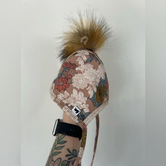 NWOT Little & Lively Pom Pom Beanie Bonnet - Picture 2 of 9